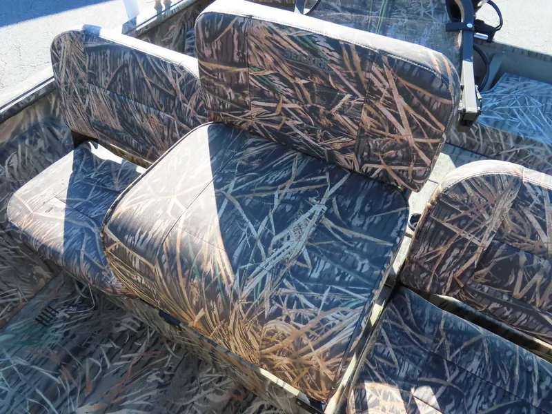 Slide: The Image of SeaArk Shadow 20T CC Suzuki 150 w/trailer 2026 - 17