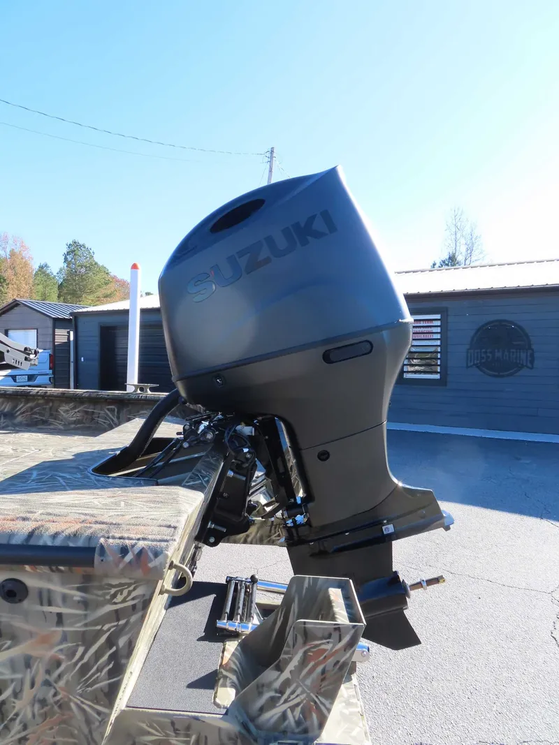 Slide: The Image of SeaArk Shadow 20T CC Suzuki 150 w/trailer 2026 - 24