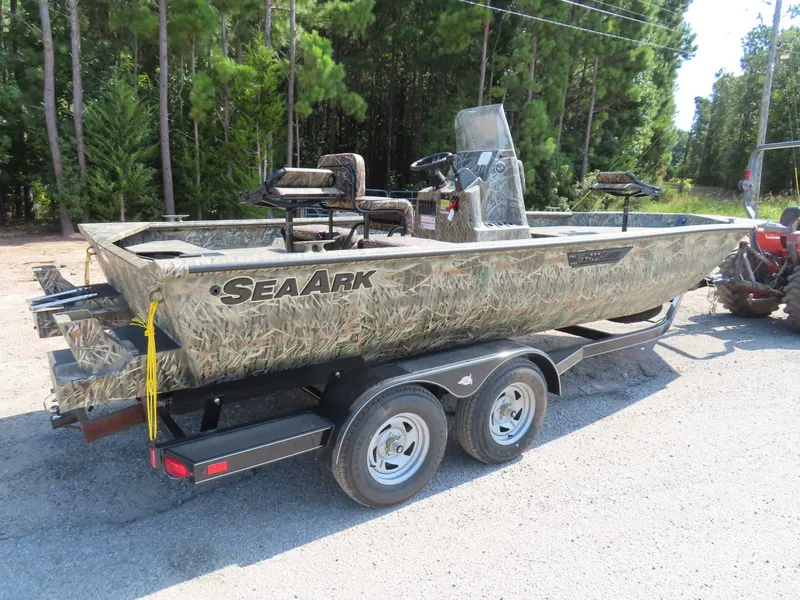 Slide: The Image of SeaArk Shadow 20T CC Suzuki 150 w/trailer 2026 - 3