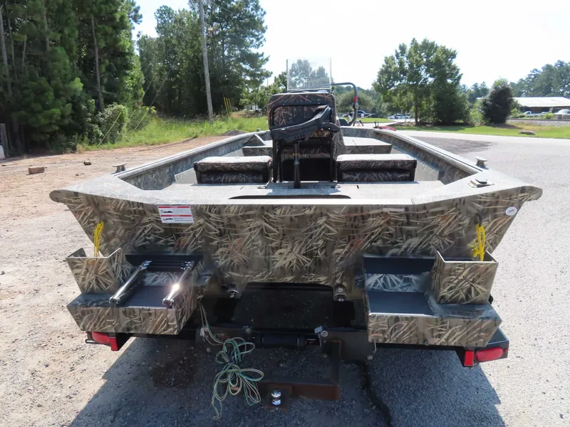 Slide: The Image of SeaArk Shadow 20T CC Suzuki 150 w/trailer 2026 - 4