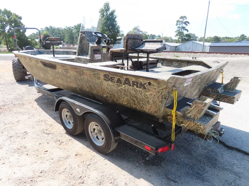 Slide: The Image of SeaArk Shadow 20T CC Suzuki 150 w/trailer 2026 - 5