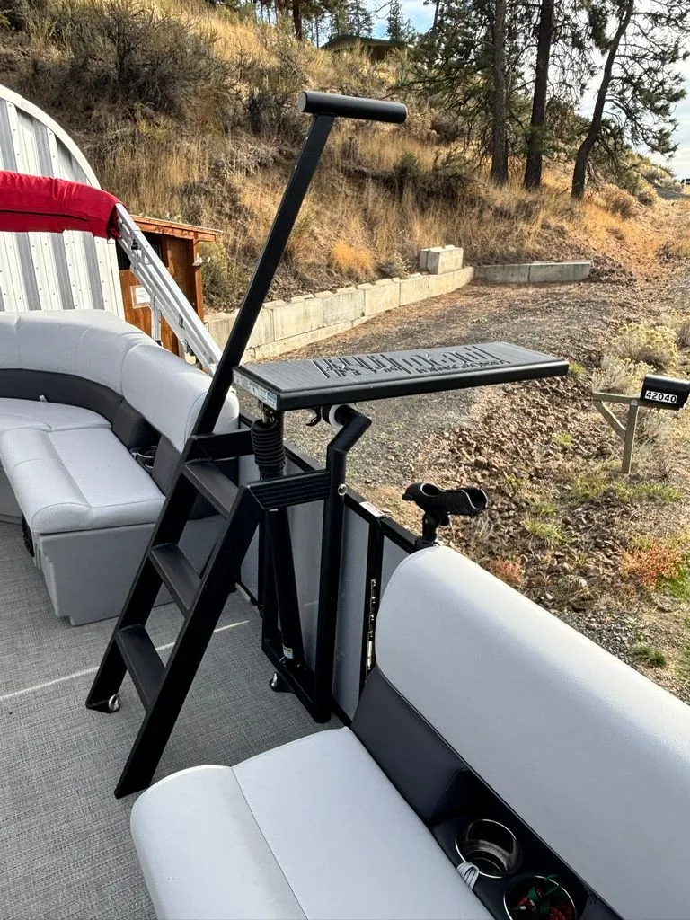 Slide: The Image of Bentley Pontoons LE 180 CR 2022 - 10