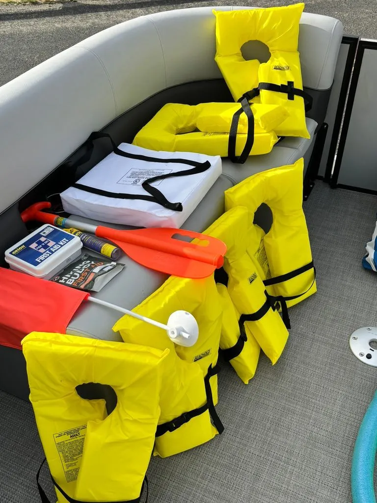 Slide: The Image of Bentley Pontoons LE 180 CR 2022 - 15