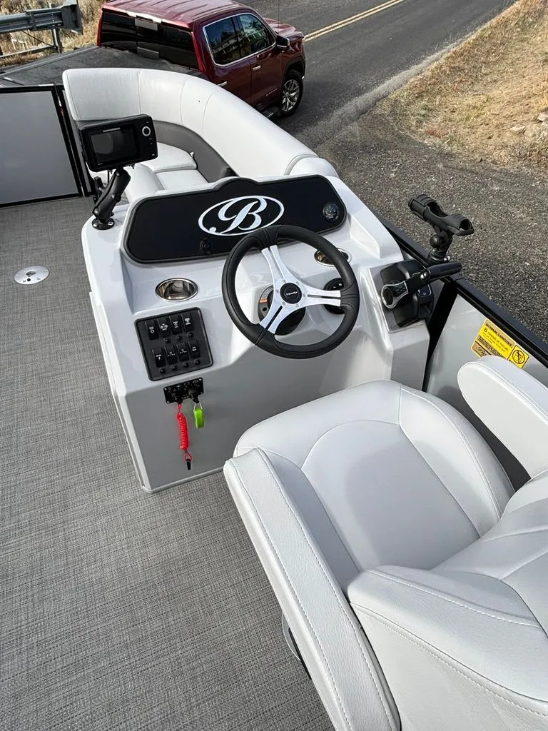 Slide: The Image of Bentley Pontoons LE 180 CR 2022 - 8