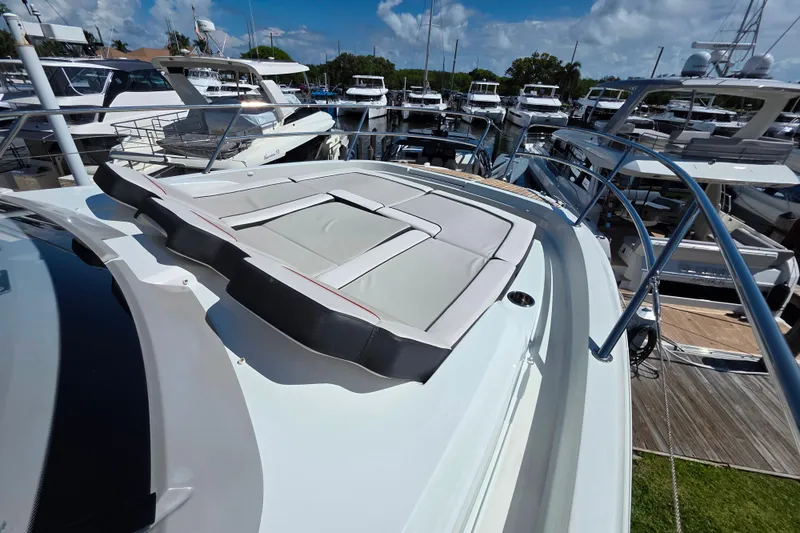 Slide: The Image of 2021 Jeanneau Leader 10.5 WA boat with spacious sunbathing area in marina. - 31