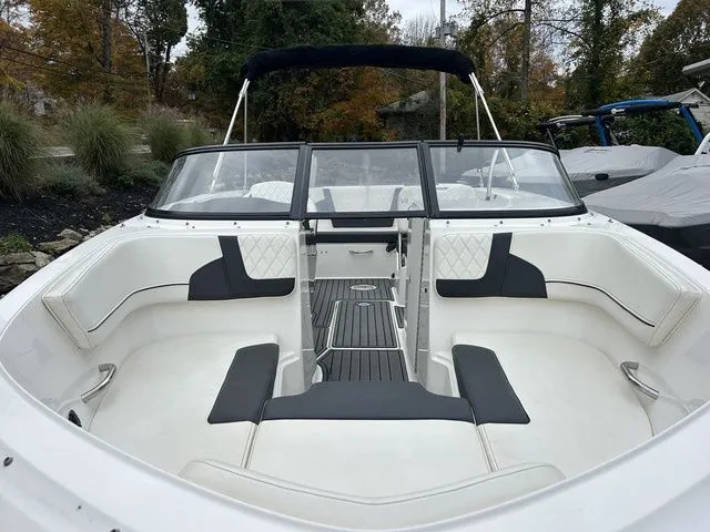 Slide: The Image of Bayliner VR6 Bowrider 2022 - 4