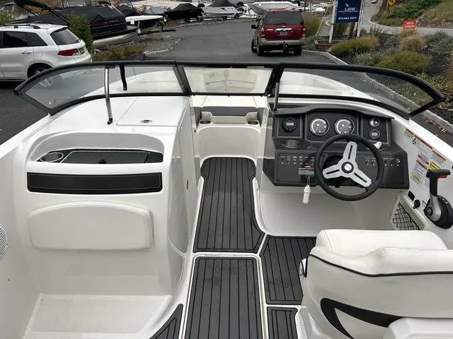 Slide: The Image of Bayliner VR6 Bowrider 2022 - 7