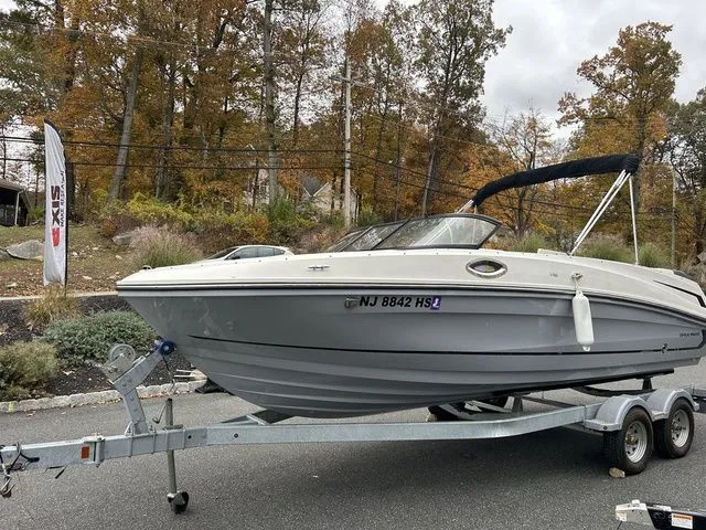 Slide: The Image of Bayliner VR6 Bowrider 2022 - 8