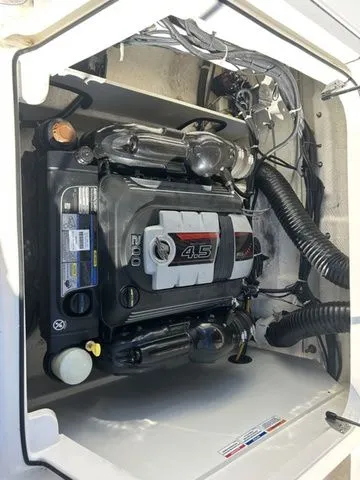 Slide: The Image of Bayliner VR6 Bowrider 2022 - 9