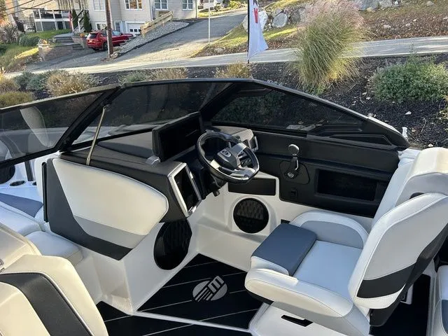 Slide: The Image of Malibu Wakesetter 22 LSV 2024 - 13