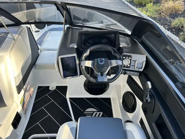 Slide: The Image of Malibu Wakesetter 22 LSV 2024 - 6