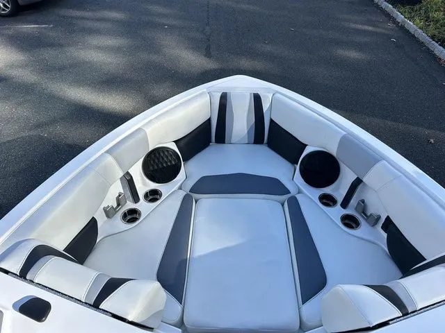 Slide: The Image of Malibu Wakesetter 22 LSV 2024 - 8
