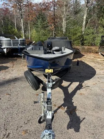 Slide: The Image of Alumacraft Classic 165 Side Console 2026 - 3