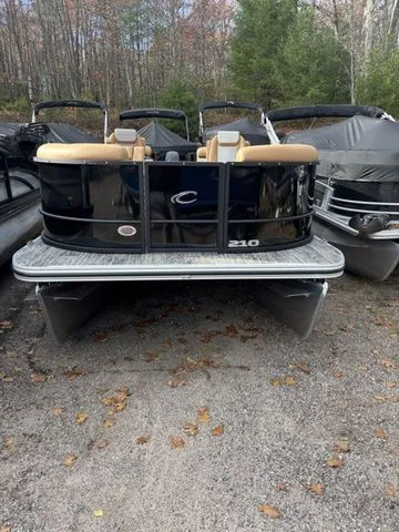 The Image of Crest Conquest 210 SLC 2026 - 1