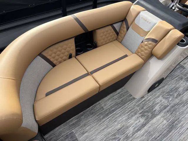 Slide: The Image of Crest Conquest 210 SLC 2026 - 8