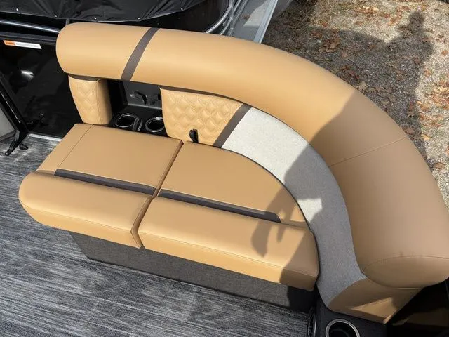 Slide: The Image of Crest Conquest 210 SLC 2026 - 9