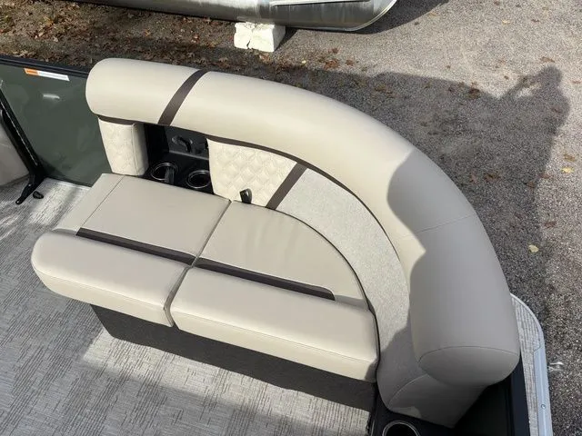 Slide: The Image of Crest Conquest 210 SLC 2026 - 10