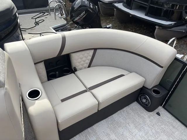 Slide: The Image of Crest Conquest 210 SLC 2026 - 14