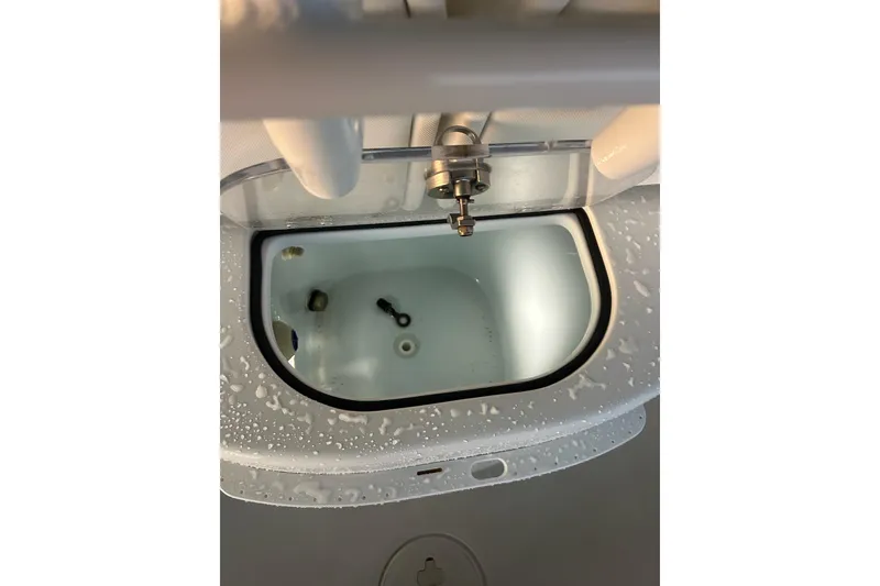 Slide: The Image of Livewell on 2015 Sea Hunt Gamefish 25 boat, featuring water droplets and plumbing fixtures. - 16