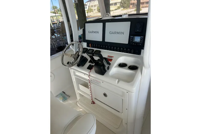 Slide: The Image of 2015 Sea Hunt Gamefish 25 helm with Garmin displays and steering wheel. - 20