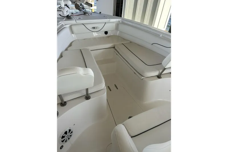 Slide: The Image of 2015 Sea Hunt Gamefish 25 boat interior with white cushioned seating. - 29