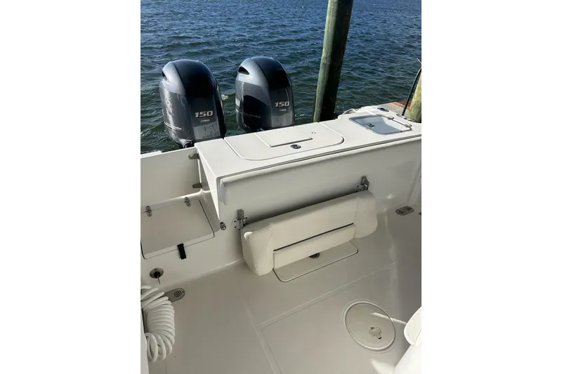 Slide: The Image of 2015 Sea Hunt Gamefish 25 boat with twin 150 horsepower engines on a sunny day. - 8