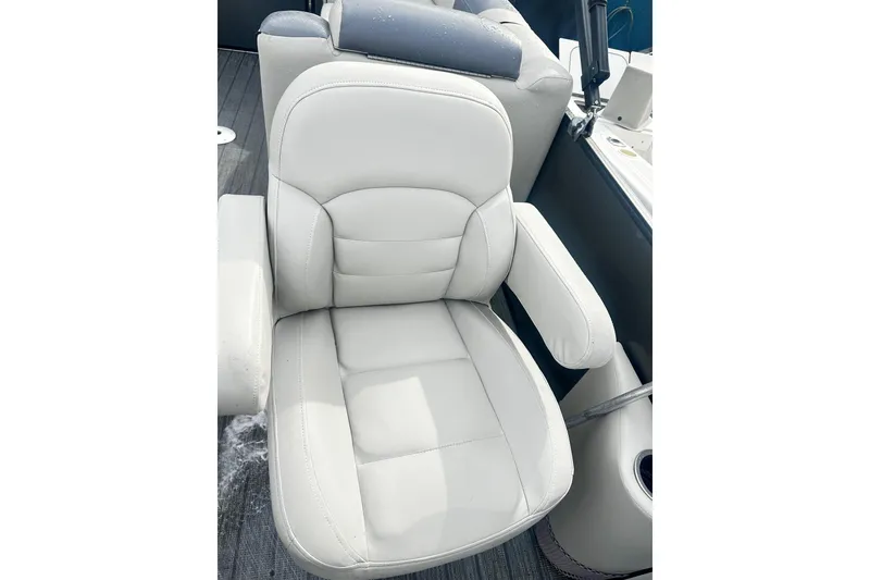 Slide: The Image of Captain's chair on 2019 Starcraft 2210 OB Limited boat, featuring white upholstery and armrests. - 7