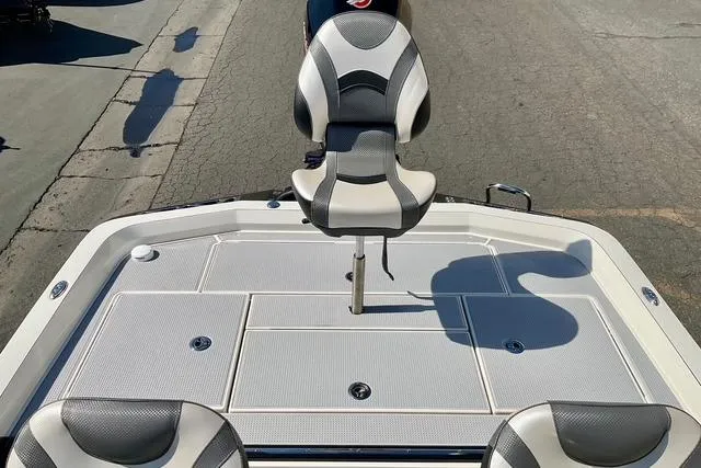 Slide: The Image of 2020 Ranger Z521L Intracoastal boat with sleek seating and spacious deck design. - 13