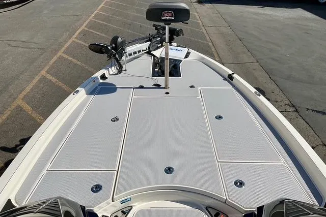 Slide: The Image of 2020 Ranger Z521L Intracoastal boat deck with seating and fishing equipment. - 25