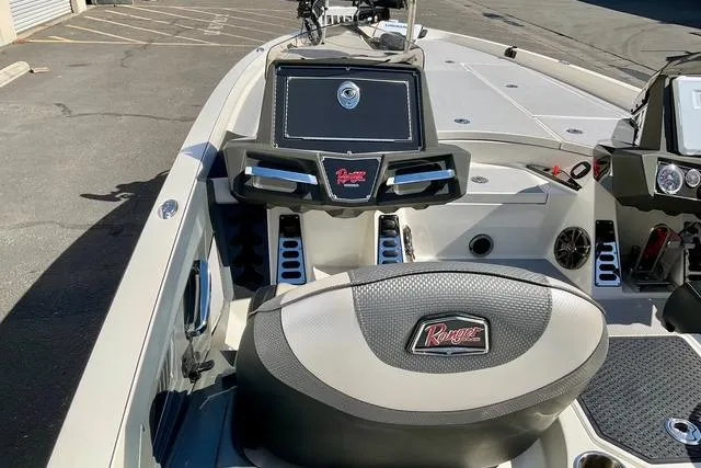 Slide: The Image of 2020 Ranger Z521L Intracoastal boat interior with steering console and seating. - 7