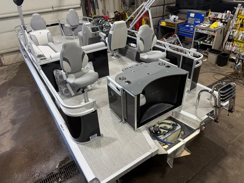 Slide: The Image of Tahoe Sport 2185 Quad Fish & Honda 4-Stroke EFI 2026 - 47