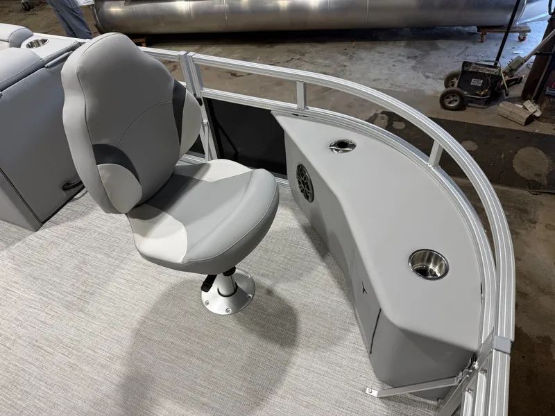 Slide: The Image of Tahoe Sport 2185 Quad Fish & Honda 4-Stroke EFI 2026 - 8