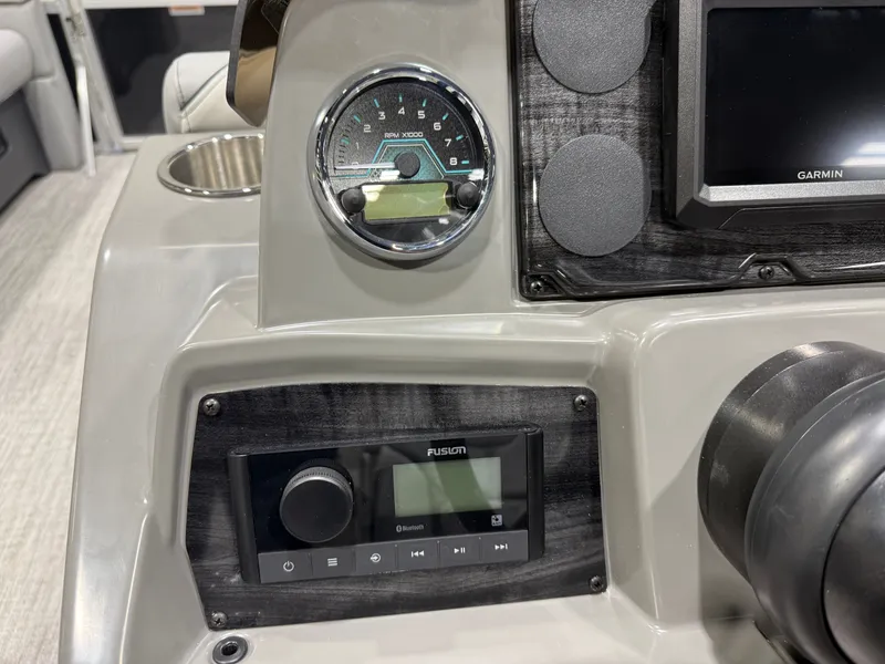 Slide: The Image of Tahoe Sport 1980 Cruise & Honda 4-Stroke EFI 2026 - 11