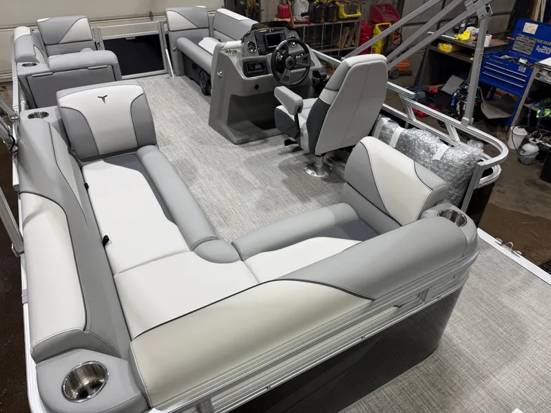 Slide: The Image of Tahoe Sport 1980 Cruise & Honda 4-Stroke EFI 2026 - 17