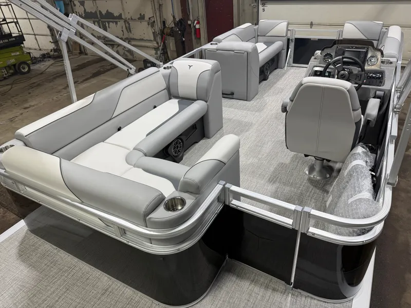 Slide: The Image of Tahoe Sport 1980 Cruise & Honda 4-Stroke EFI 2026 - 18