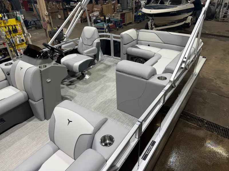 Slide: The Image of Tahoe Sport 1980 Cruise & Honda 4-Stroke EFI 2026 - 3