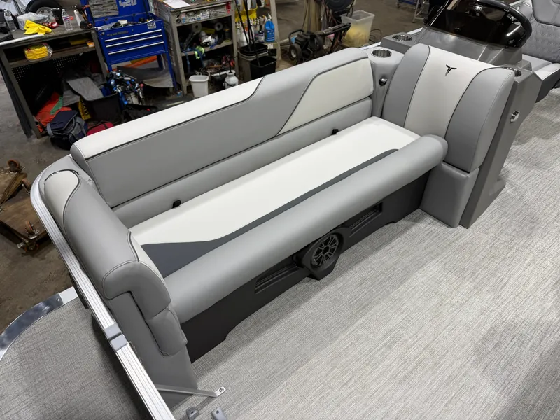 Slide: The Image of Tahoe Sport 1980 Cruise & Honda 4-Stroke EFI 2026 - 6