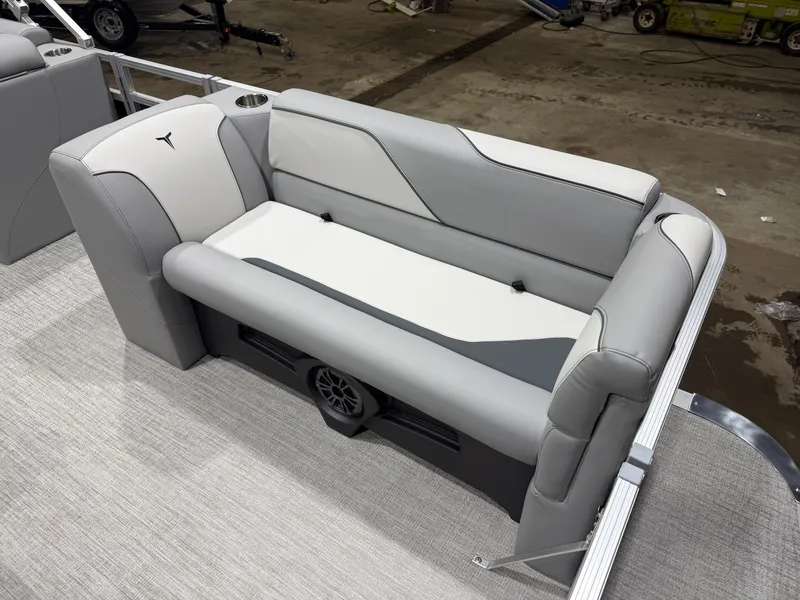 Slide: The Image of Tahoe Sport 1980 Cruise & Honda 4-Stroke EFI 2026 - 7