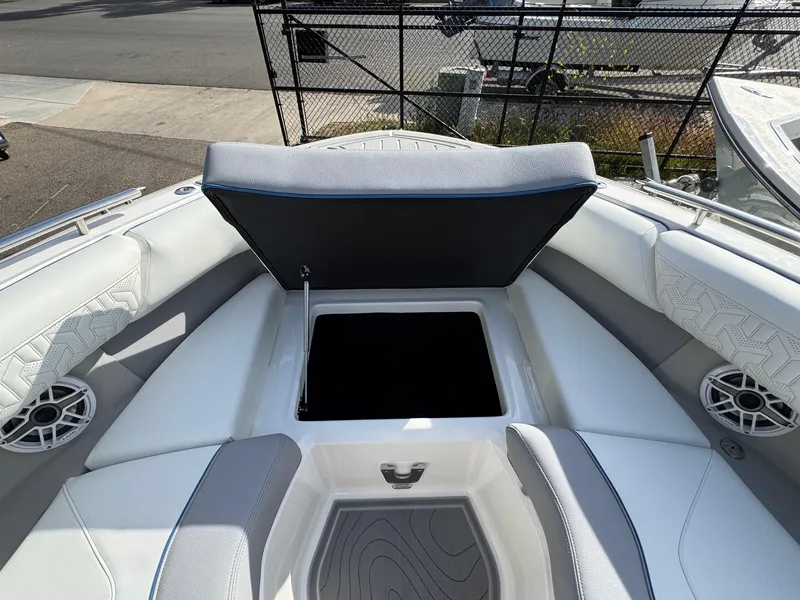 Slide: The Image of Regal LS9 Surf 2025 - 100