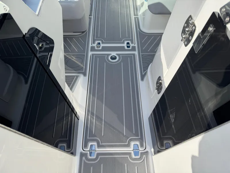 Slide: The Image of Regal LS9 Surf 2025 - 111