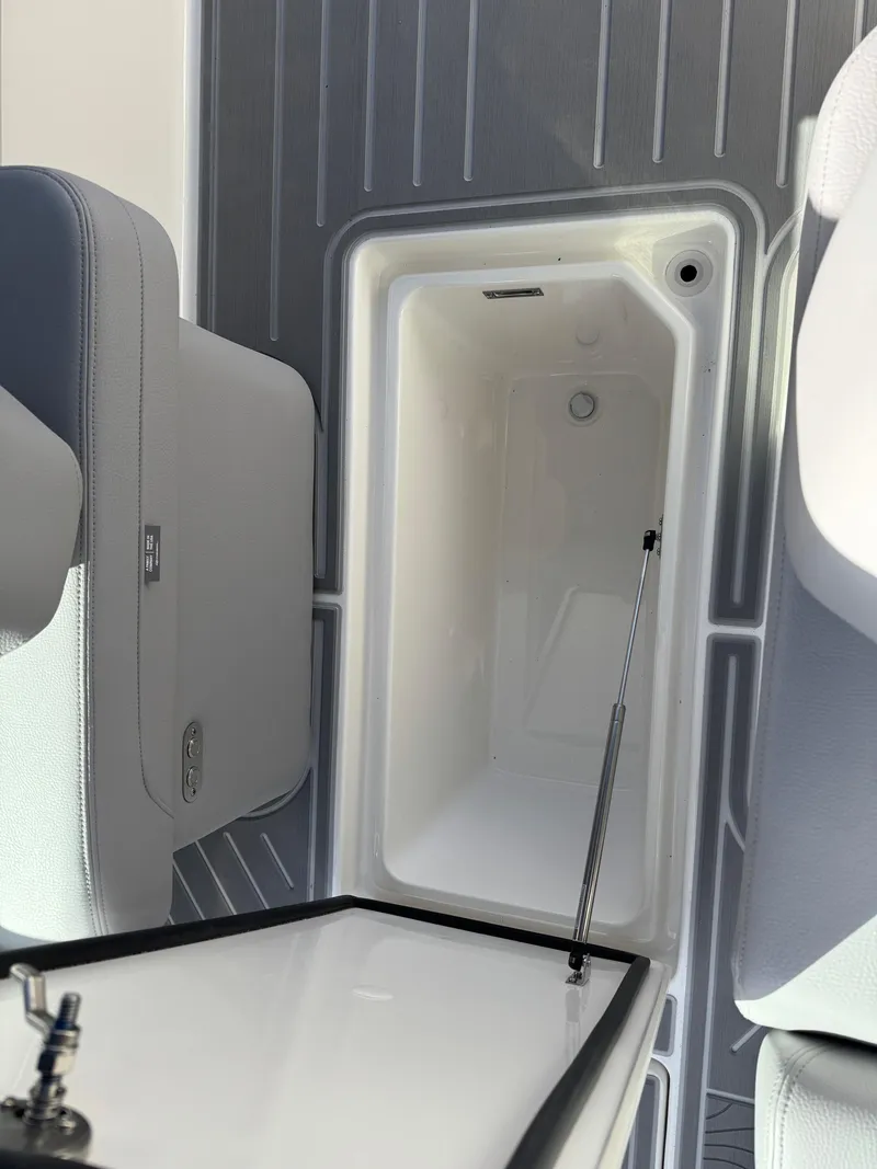 Slide: The Image of Regal LS9 Surf 2025 - 114