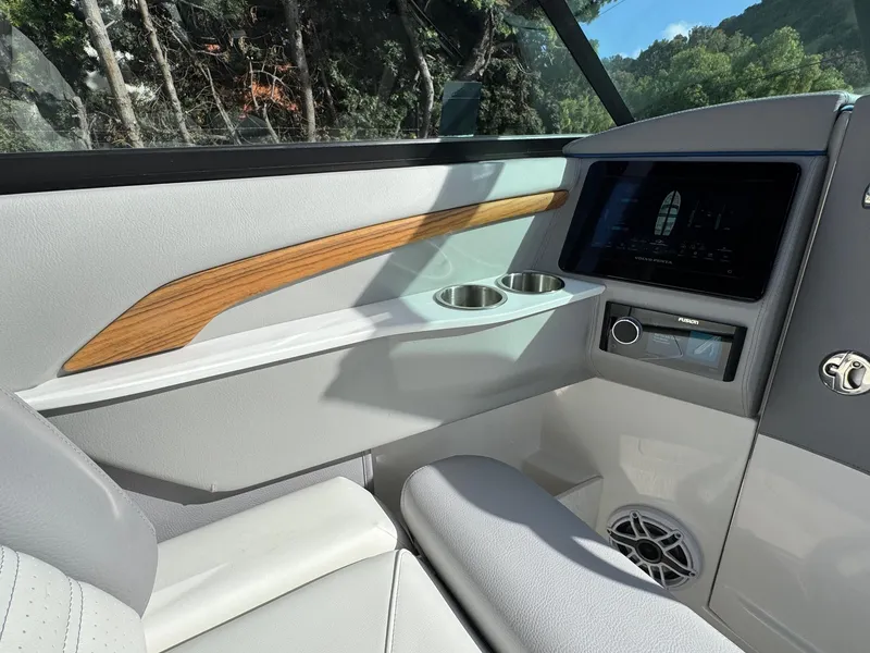 Slide: The Image of Regal LS9 Surf 2025 - 67