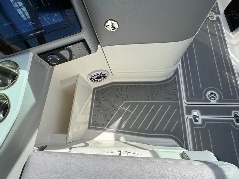 Slide: The Image of Regal LS9 Surf 2025 - 69