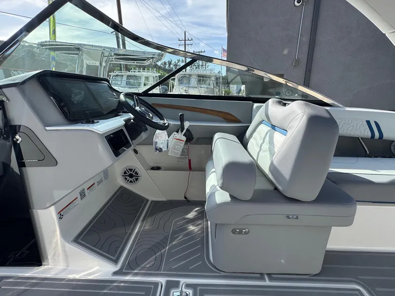 Slide: The Image of Regal LS9 Surf 2025 - 80