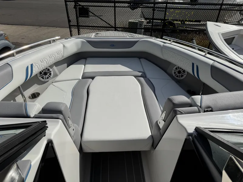 Slide: The Image of Regal LS9 Surf 2025 - 90