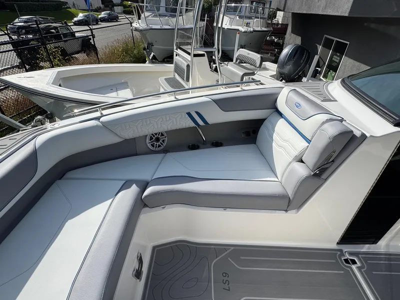 Slide: The Image of Regal LS9 Surf 2025 - 94