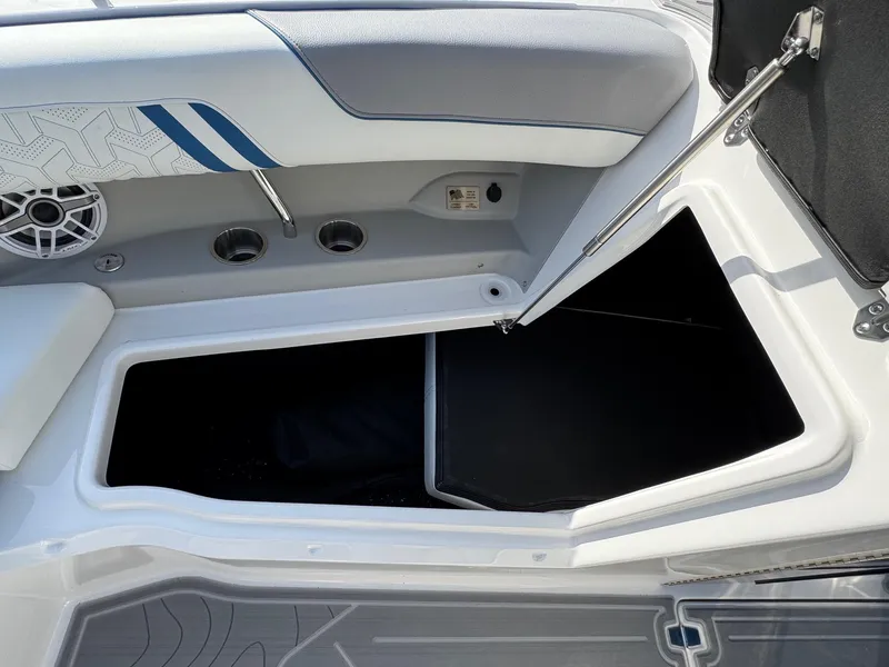 Slide: The Image of Regal LS9 Surf 2025 - 97