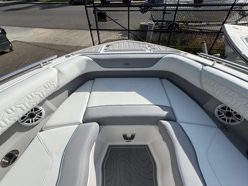 Slide: The Image of Regal LS9 Surf 2025 - 99