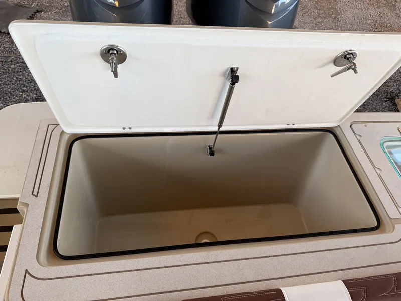 Slide: The Image of Parker Marine 287 Explorer 2026 - 10