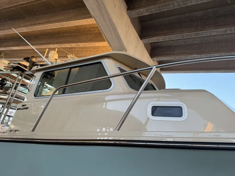 Slide: The Image of Parker Marine 287 Explorer 2026 - 8